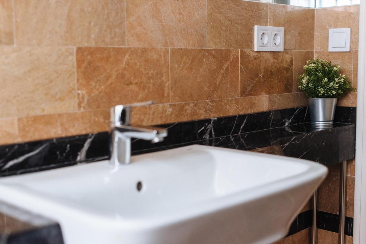 Vidrio Suite Apartment Sevilla Buitenkant foto